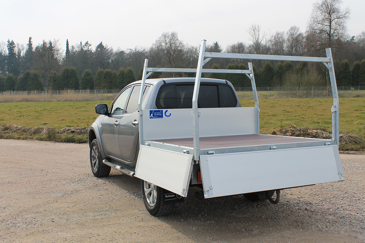 Mitsubishi L200 Double Cab mit Schoon Pritsche, Siebdruckboden, Stirnwandgitter und Heckauflagegestell