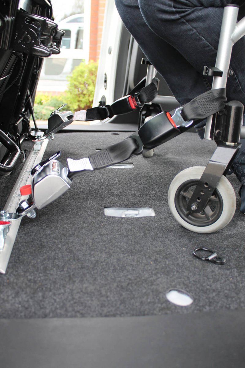 Rollstuhlhaltesystem Vorne Fixiert