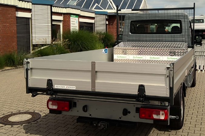VW Crafter mit Schoon Kipper AB2504050 VWN Halle